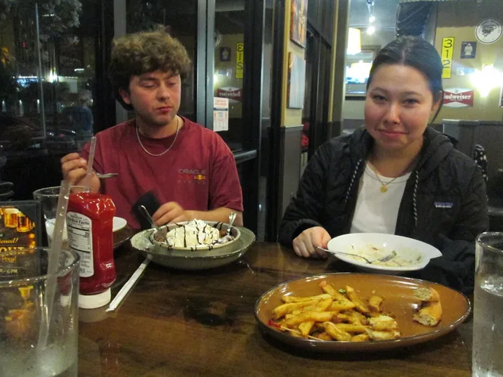 DJ's Restaurant & Taphouse